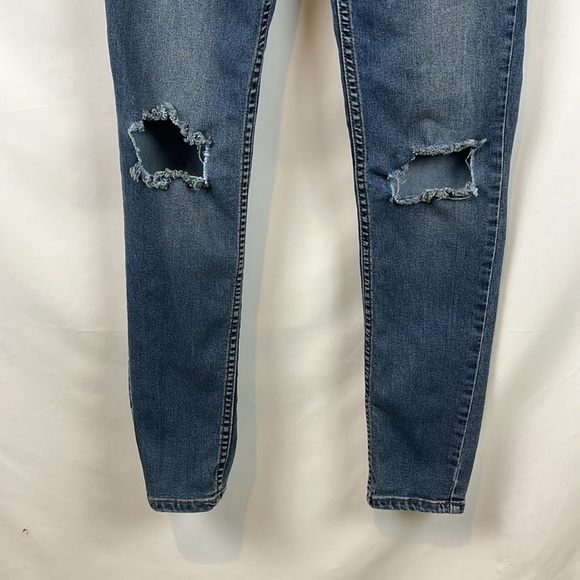 Free People Women Distressed Busted‎ Knee Ankle Jeans Medium Wash Size 28 - Picture 5 of 9